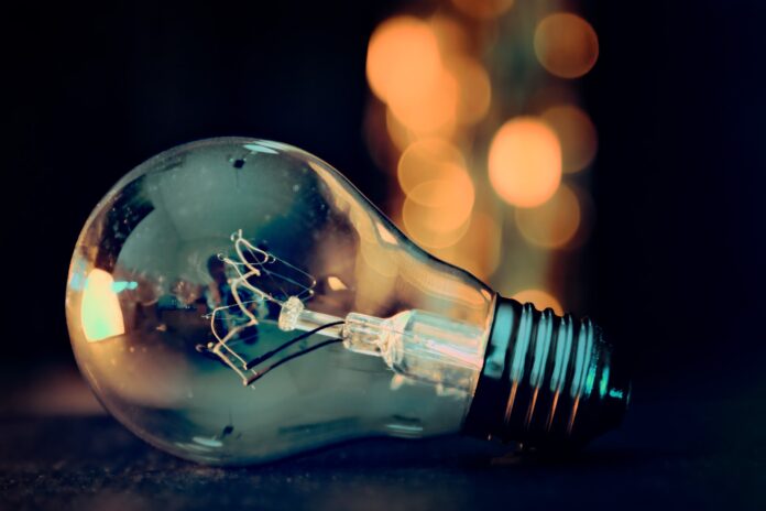 light bulb 3535435 1920 (1)